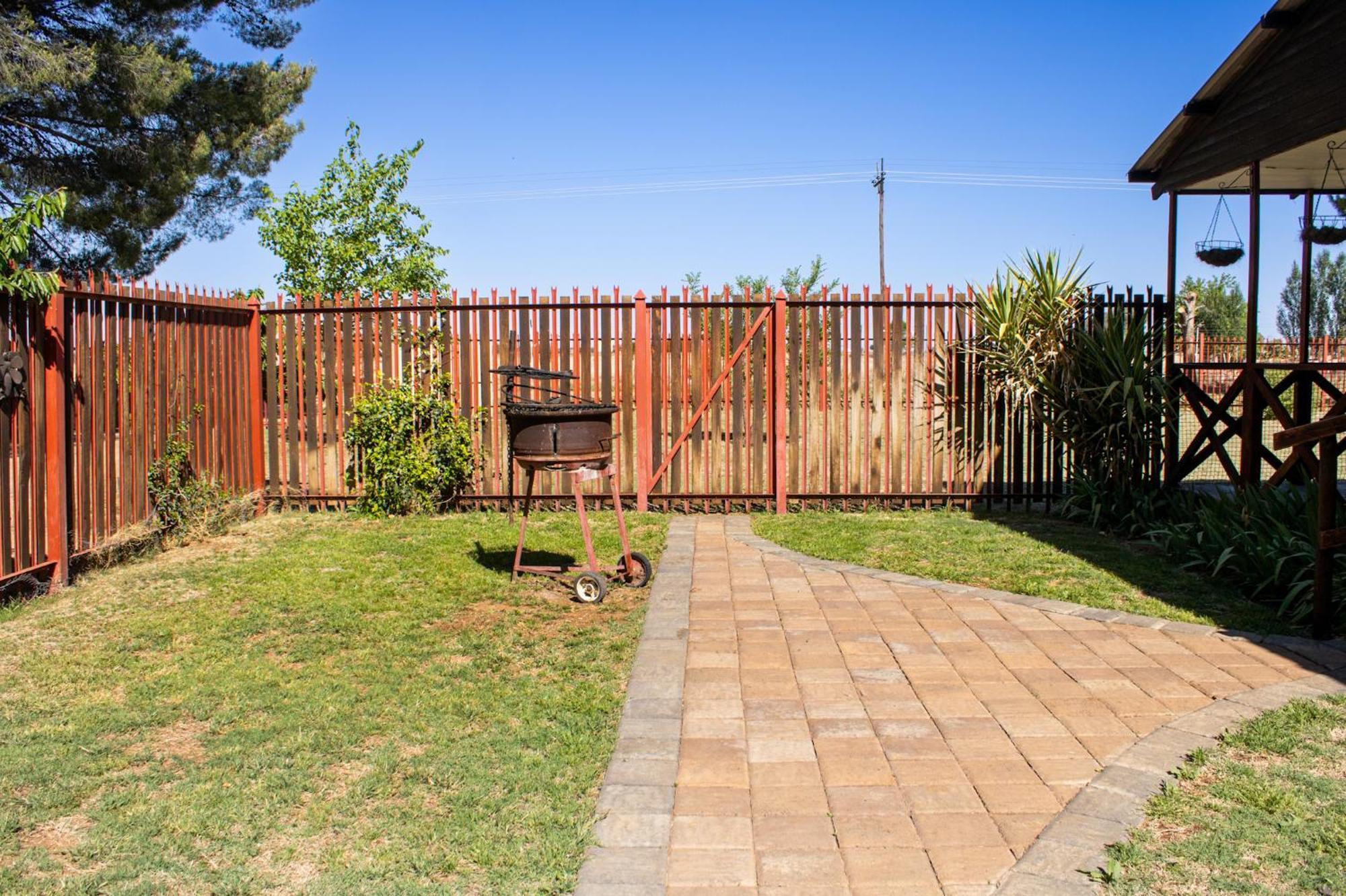 A Cherry Lane Self Catering And B&B Bloemfontein Exterior photo